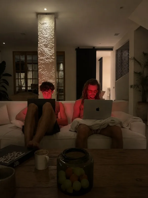 Matt Maruca relaxing with the Sundown blue light filter on his laptop
